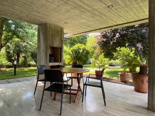  Holiday home Punta D´Oro with garden, parking place and lake access at 300 m in Iseo