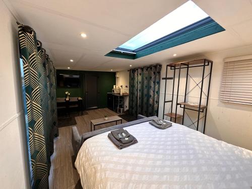 Buzzard Holt Hosting in บักกิ้งแฮม