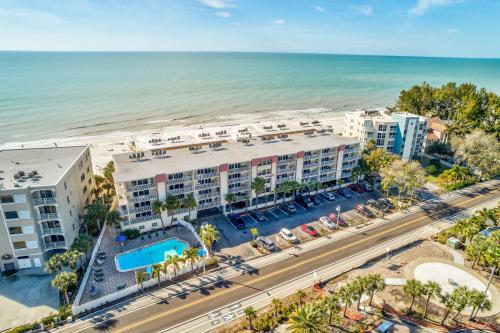 Beach Oasis - Beach Side Condo in Indian Shores with Heated Pool & Walkable to Restaurants!