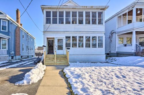 Charming Albany Retreat about 3 Mi to Downtown! in Albany, USA