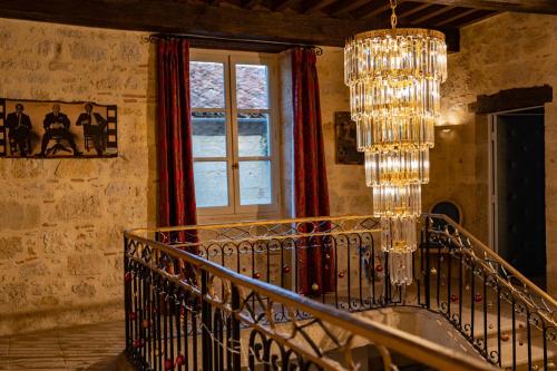 Maison Toscane in a remarkable village - heated pool, jacuzzi, billiard & ensuite luxury bedrooms