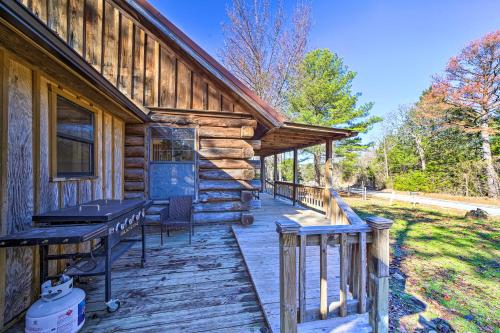 Wilburton Cabin with Fire Pit, Mountain Views!