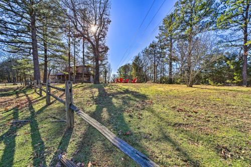 Wilburton Cabin with Fire Pit, Mountain Views!