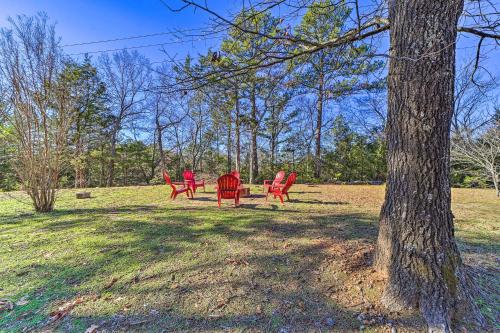 Wilburton Cabin with Fire Pit, Mountain Views!