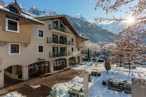 Apartment with Mountain View