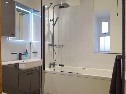 Vista exterior, Stambar in Fishguard