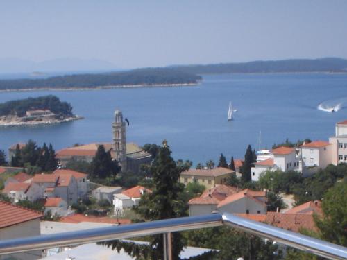  Hvar