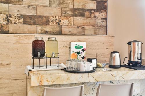 Grand Fifty Suites - image 3