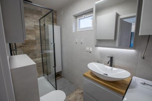 Zuhanyzó, Wygodny eko domek koło nadmorskiego Parku Krajobrazowego (Wygodny eko domek kolo nadmorskiego Parku Krajobrazowego) in Karwienskie Bloto Drugie