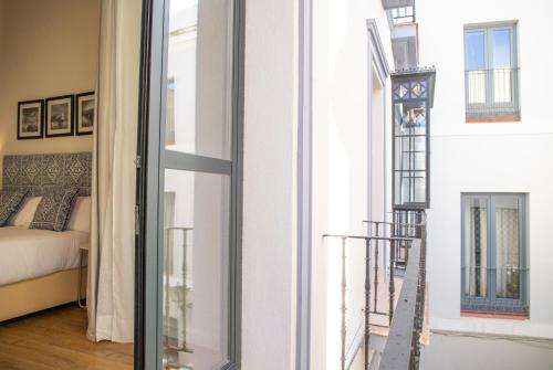 Apartment with Balcony image 5