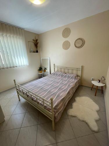 1 queen bed, 1 sofa bed