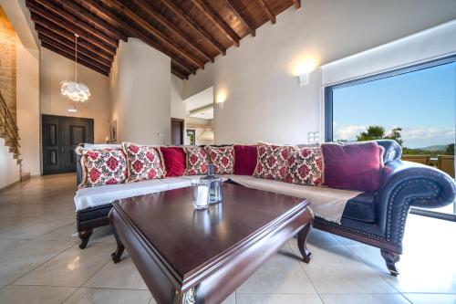 Villa Florentina at Chania Suburbs With Private Pool and BBQ in Mousoures