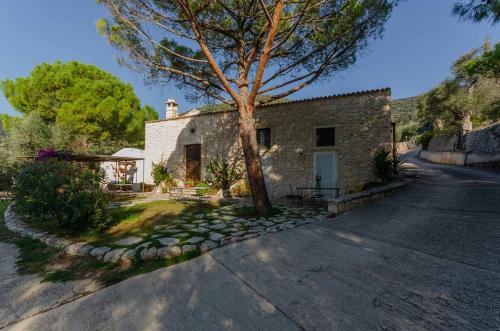 玛丹娜尹科罗娜塔农庄酒店