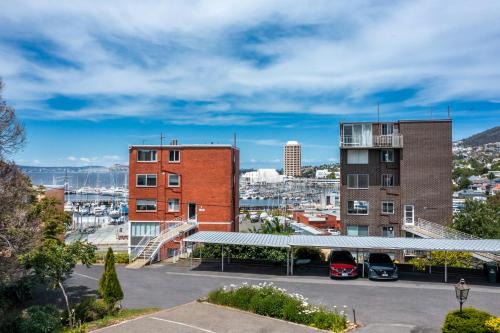 King Bed, Water Views, Private Parking, Courtyard Living in the Heart of Sandy Bay Hobart