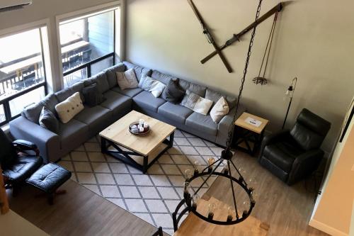 Deluxe Three-Bedroom Apartment with Loft