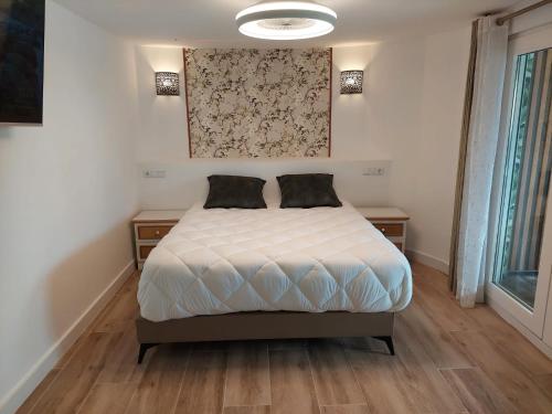 Hostal GARDEN ROUS Room Type - King Room with Spa Bath