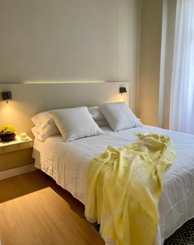 4 bedrooms, 13 beds
