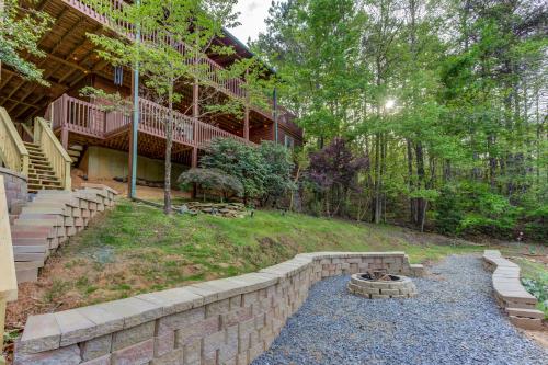 PineHome Cabin in Mineral Bluff, USA