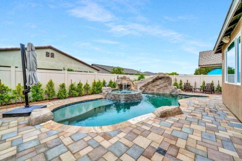 IndioStay 5min to STAGECOACH Fest -Private Pool, Water Slide, Waterfall, Jacuzzi, Fire Pit, Indio (zdjęcie 2)