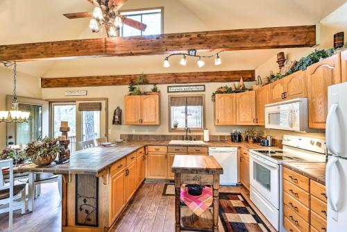 Prescott Cabin with Beautiful Forest Views and Deck! - image 3
