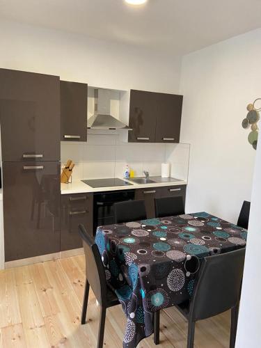 Modern Apartment Third Floor, Брюссель (фото 8)
