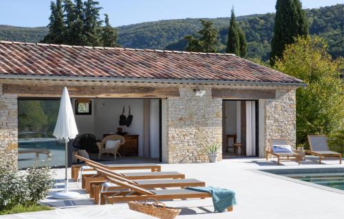 Erkély/terasz, La Grange de Fer - Maison de caractère piscine privée (La Grange de Fer - Maison de caractere piscine privee) in Saint-Ferreol-Trente-Pas