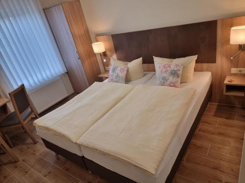 2 twin beds