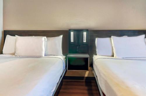 2 double beds