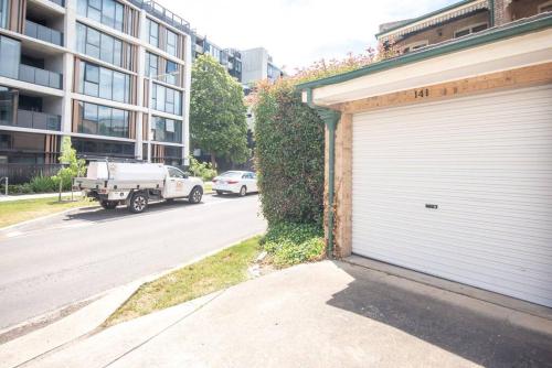 A szálláshely kívülről, Luxury modern CBD ground floor apartment. in Majura