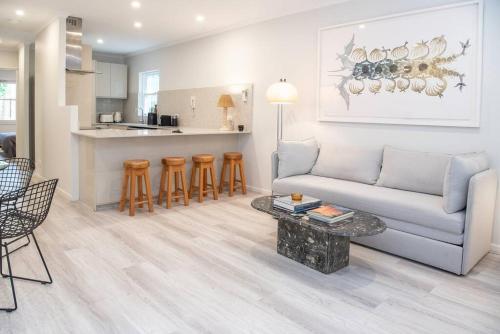 Konyha, Luxury modern CBD ground floor apartment. in Majura