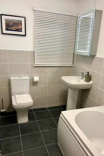 Spacious home with panoramic sea view, free parking EV & large garden, Mousehole (fotografie 3)
