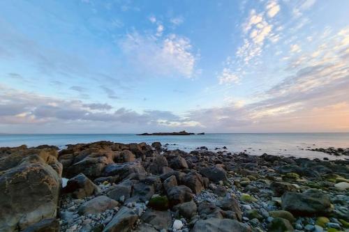 Spacious home with panoramic sea view, free parking EV & large garden, Mousehole (fotografie 9)