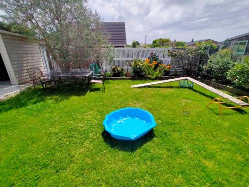 Dārzs, Cosy Kiwi bach Kid and Pet friendly Beach house in Otaki
