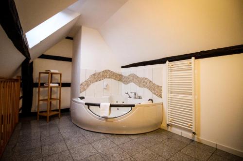 Hot tub, Hotel und Restaurant Zum Lowen in Gelnhausen