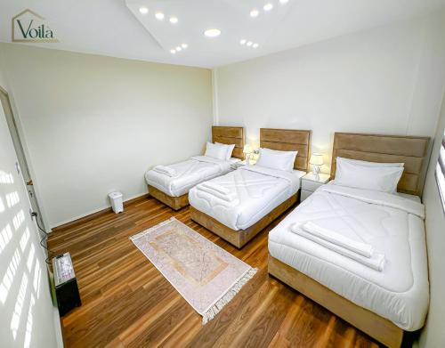 Basic Triple Room with Shared Bathroom image 10
