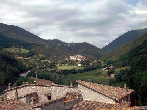  Umbria Valnerina in Noble Residence near Spoleto Apartment x 4-6 persons, Unterkunft in SantʼAnatolia di Narco