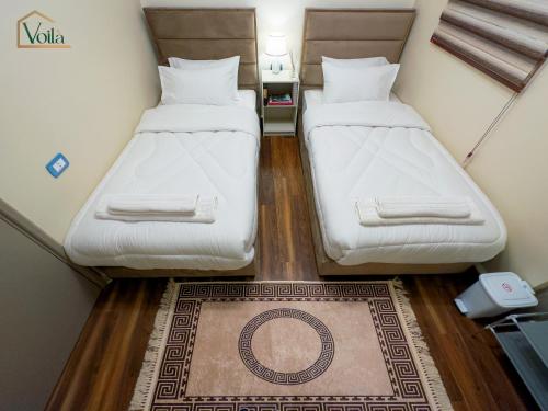 Twin Room with Shared Bathroom image 7