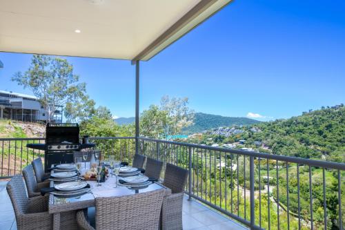 Mountain-Sea view on central of Airlea beach