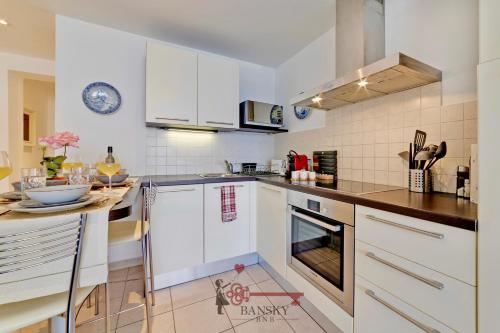 'Cuore di Rose' Parking - Welcome Set, Netflix, for 4 Persons -By EasyLife Swiss in Breganzona