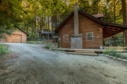 Chipmunk Lodge by NW Comfy Cabins