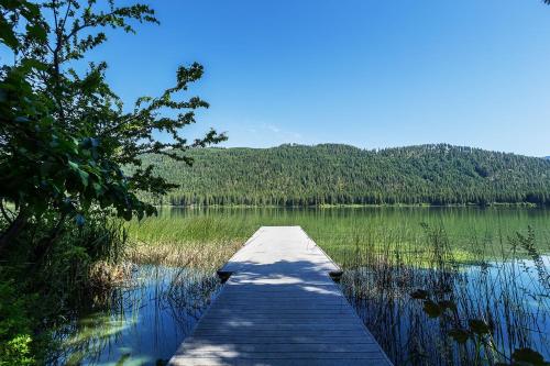 Journey's End on Fish Lake by NW Comfy Cabins