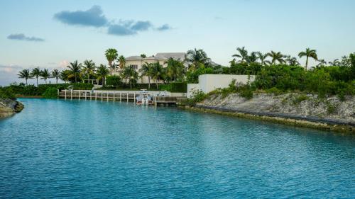 Beautiful 5 BD Sunset Bay Villa in Providenciales