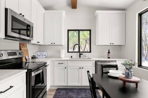 Casita 5 minutes from Gruene Hall and King Bed! in New Braunfels, USA