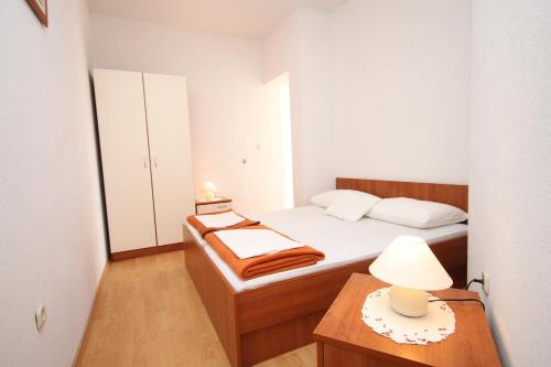 Apartments with a parking space Pag - 6525 - image 9