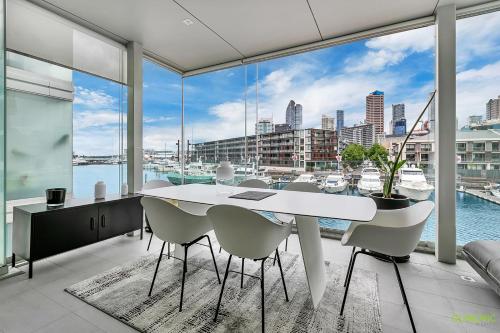 QV Stay Modern Waterfront Stunner, Окленд