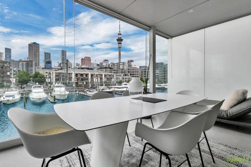 QV Stay Modern Waterfront Stunner, Auckland (photo 2)