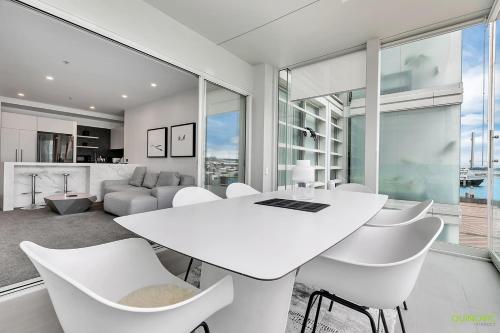 QV Stay Modern Waterfront Stunner, Auckland (photo 4)