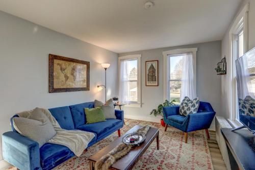 Cozy House in East Petersburg ~ with Sunroom!