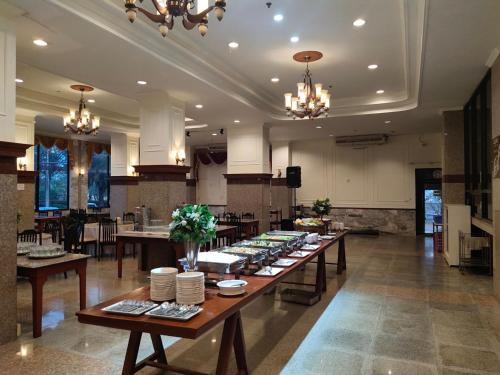 Golden Dragon Resort in Sing Buri