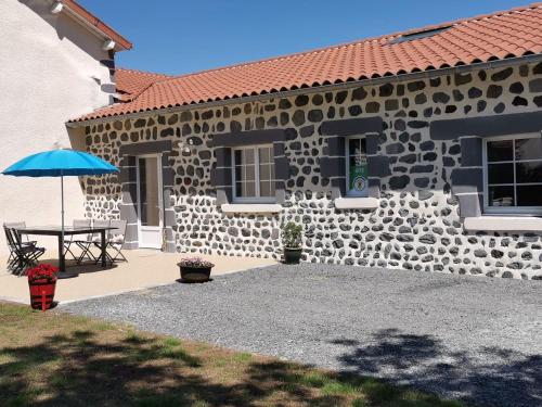 Gîte Arlempdes, 5 pièces, 8 personnes - FR-1-582-107